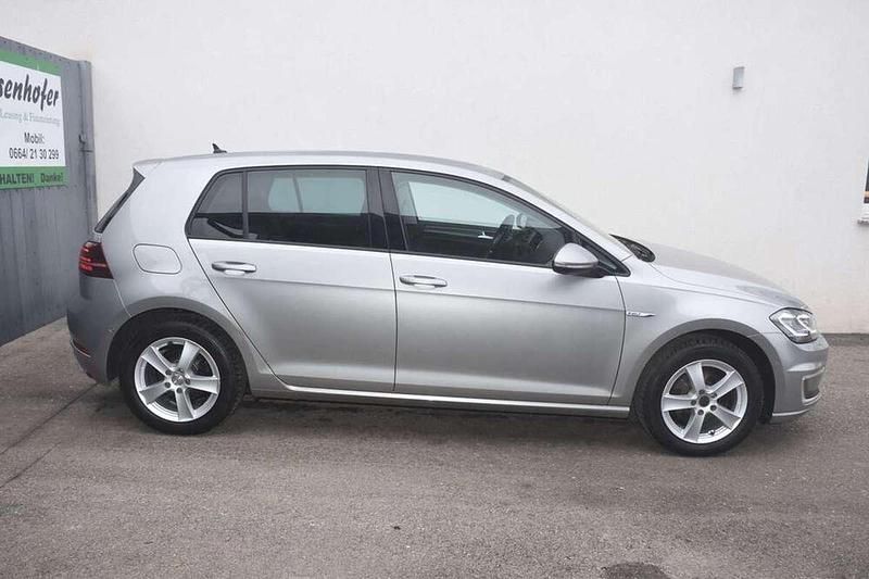 Gebraucht VW Golf 100 kW (136 PS) 2018 Silber Limousine