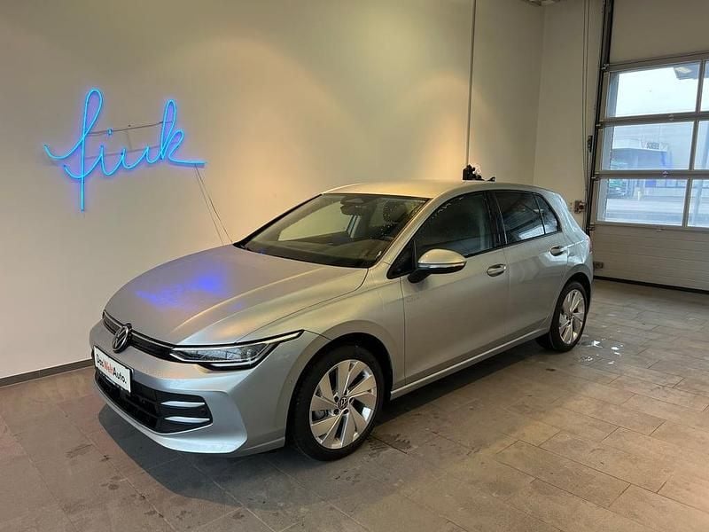 Neu VW Golf VIII 115 PS (84 kW) 2026 Silber  metallic Limousine