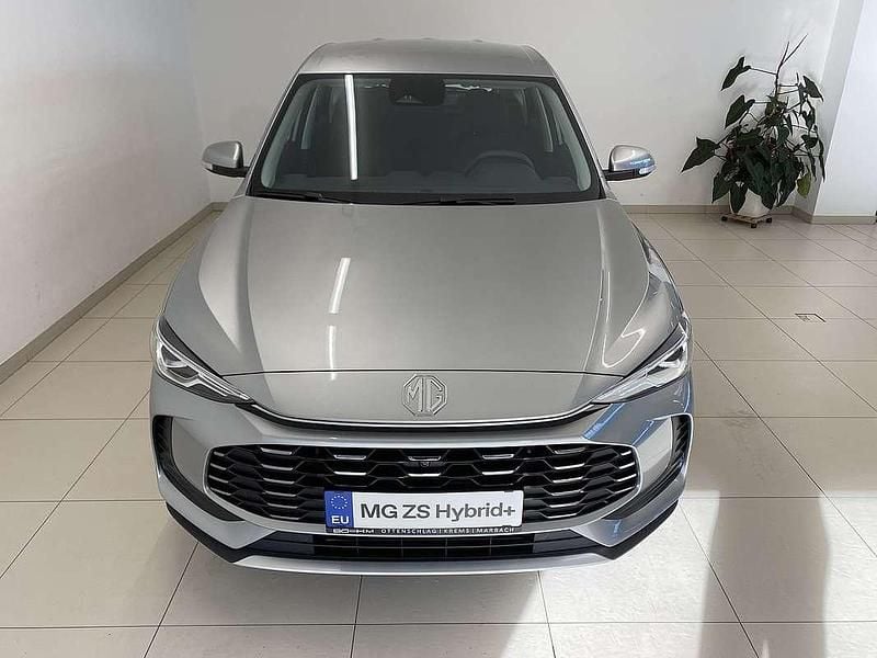 Neu MG ZS 102 PS (75 kW) 2025 Silber Limousine