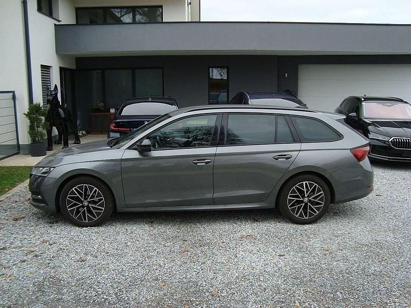 Grau Gebraucht 2022 Skoda Octavia Sport Kombi | € 18.950 (Guter Preis) - Bild 1/4