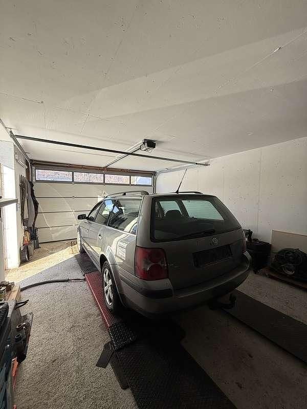 Gebraucht VW Passat Business 131 PS (96 kW) 2003 Grau Kombi