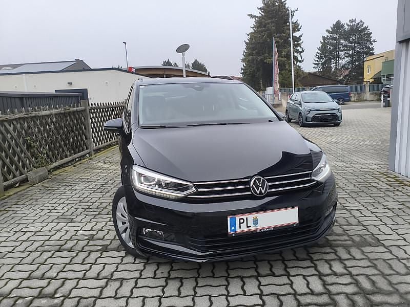 Gebraucht VW Touran 150 PS (110 kW) 2024 Schwarz Van / Kleinbus