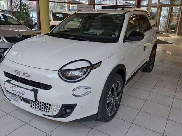 Neu Fiat 600 La Prima 101 PS (74 kW) 2025 Weiß SUV