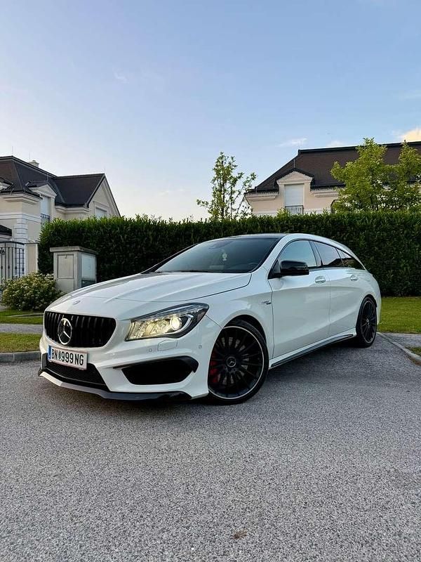 Weiß Gebraucht 2016 Mercedes CLA45 AMG Shooting Brake AMG Kombi | € 23.900 - Bild 1/4