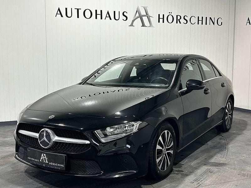 Gebraucht Mercedes A180 116 PS (85 kW) 2020 Schwarz Limousine