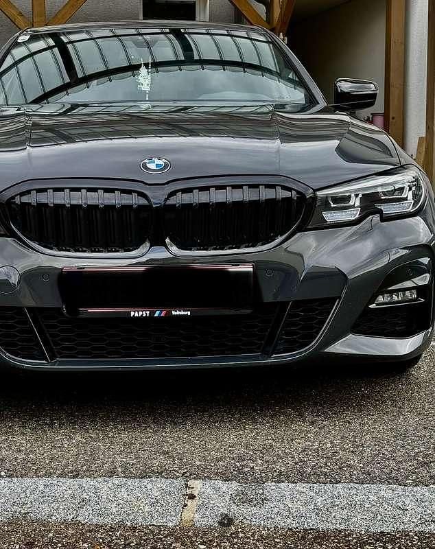 Grau Gebraucht 2019 BMW 318 M Sport Limousine | € 25.900 (Superpreis) - Bild 1/4