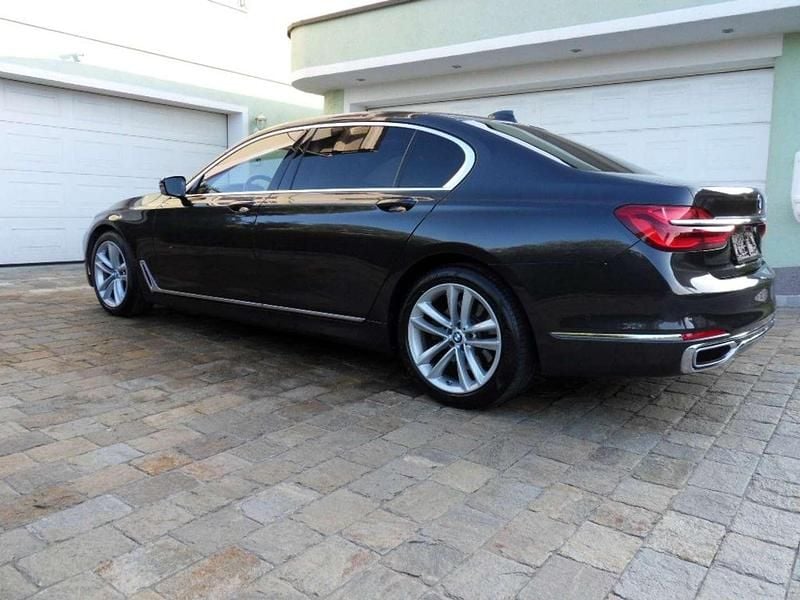 Gebraucht BMW 730L 265 PS (194 kW) 2017 Grau Limousine