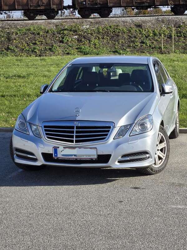 Gebraucht 2011 Mercedes E200 Avantgarde Limousine | € 11.990 (Guter Preis) - Bild 1/4
