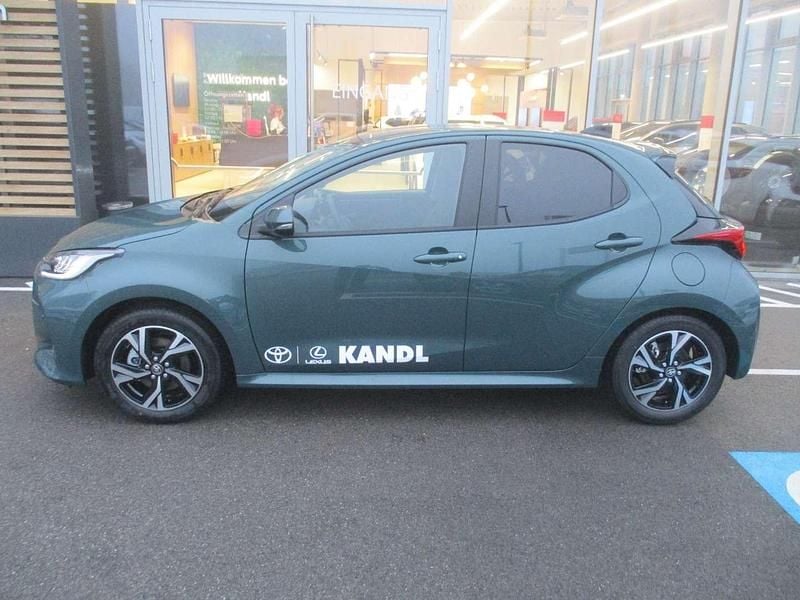 Gebraucht Toyota Yaris Hybrid Active 92 PS (67 kW) 2025 Grün Kleinwagen