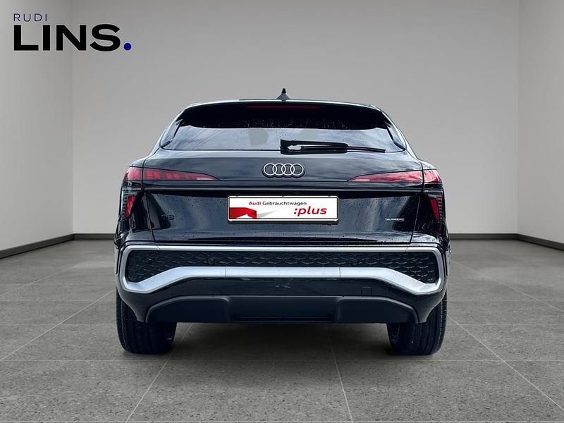 Neu Audi Q3 Sportback 204 PS (150 kW) 2026 Schwarz  metallicperleffektno SUV