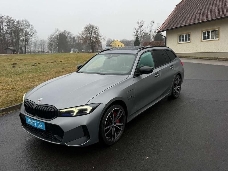 Gebraucht BMW 330e M Sport 292 PS (214 kW) 2022 Kombi