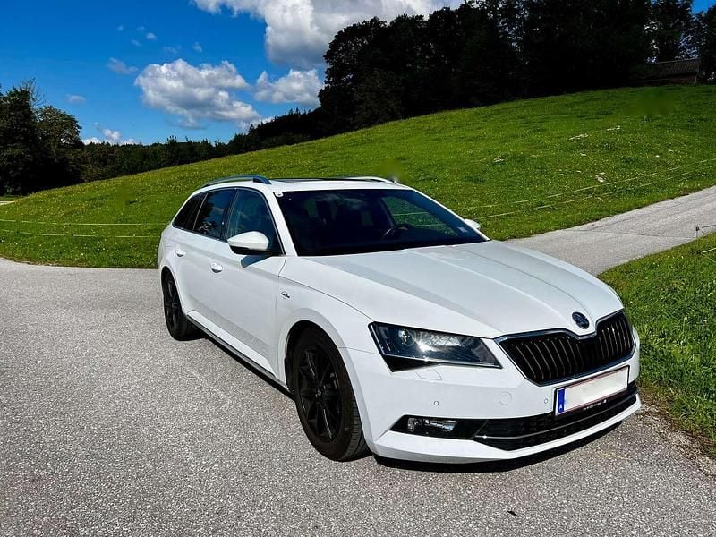 Weiß Gebraucht 2019 Skoda Superb LAURIN & KLEMENT Kombi | € 26.700 (Etwas zu teuer) - Bild 1/4