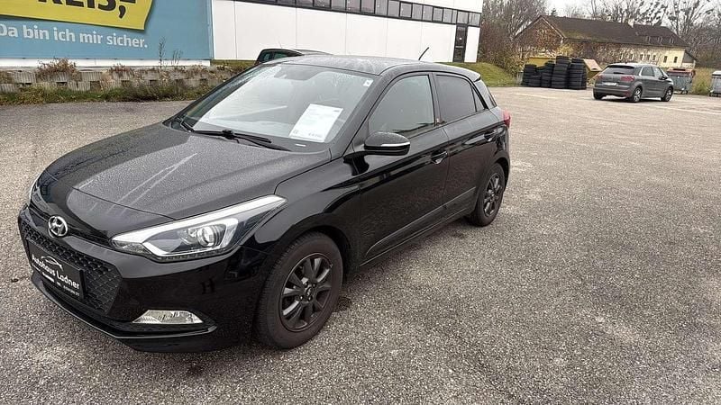 Schwarz Gebraucht 2017 Hyundai i20 Edition Limousine | € 8.200 (Fairer Preis) - Bild 1/4