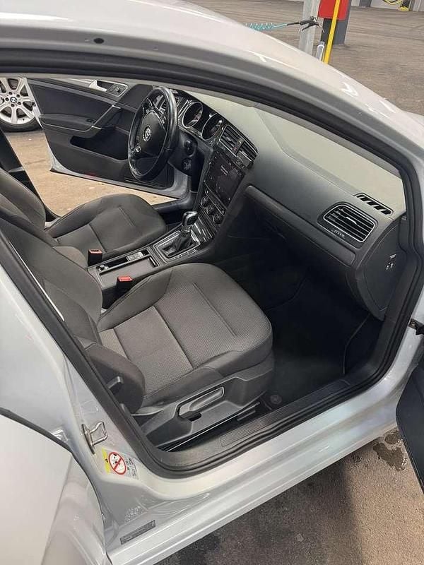 Weiß Gebraucht 2019 VW e-Golf Kleinwagen | € 15.499 (Fairer Preis) - Bild 1/4