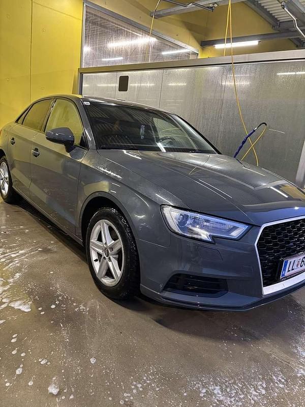 Gebraucht Audi A3 Sport 116 PS (85 kW) 2018 Grau Limousine
