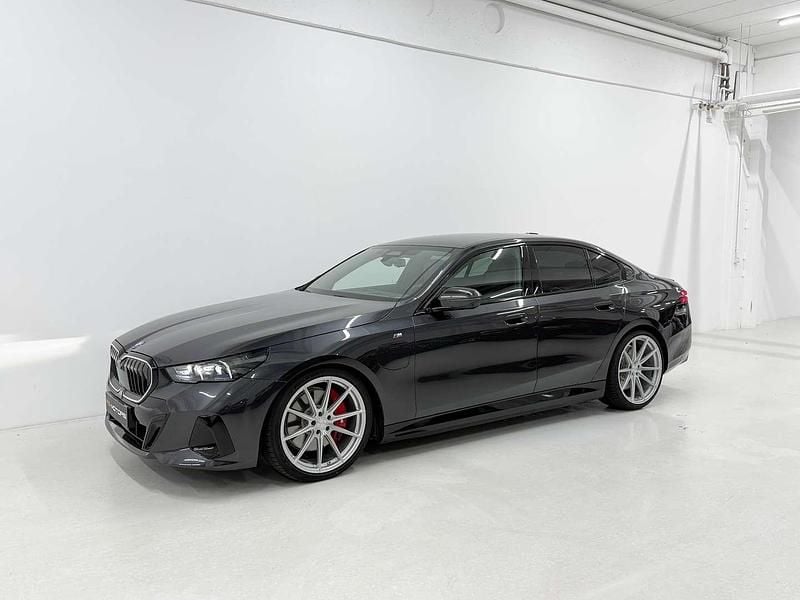 Gebraucht BMW 550e M Sport 489 PS (359 kW) 2025 Grau Limousine