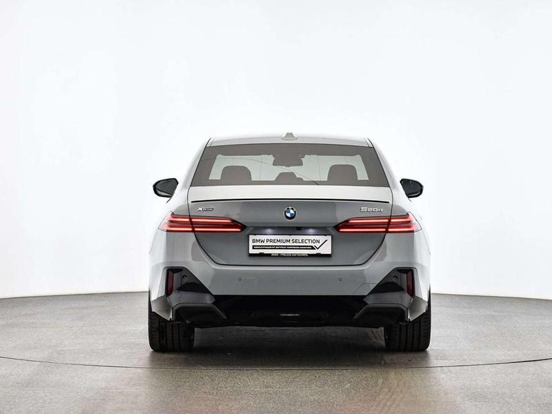 Gebraucht BMW 520 M Sport 197 PS (144 kW) 2025 Grau Limousine