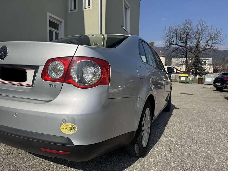 Gebraucht VW Jetta 105 PS (77 kW) 2008 Limousine