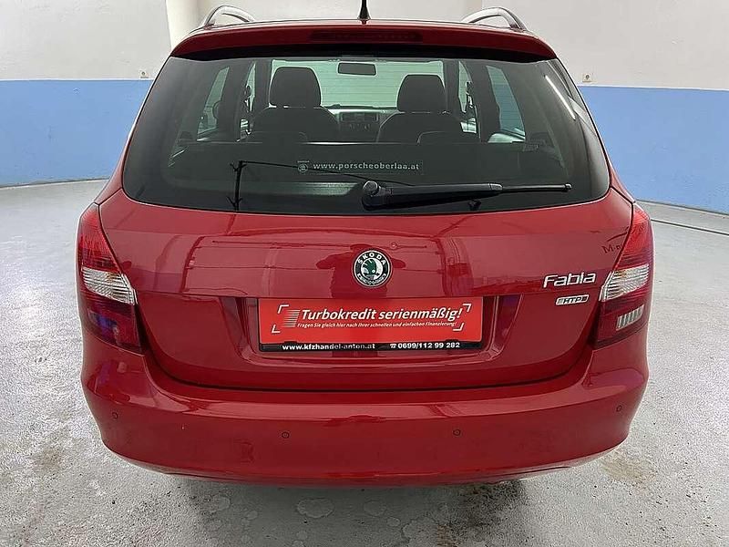Gebraucht Skoda Fabia Family 69 PS (50 kW) 2011 Rot Kombi
