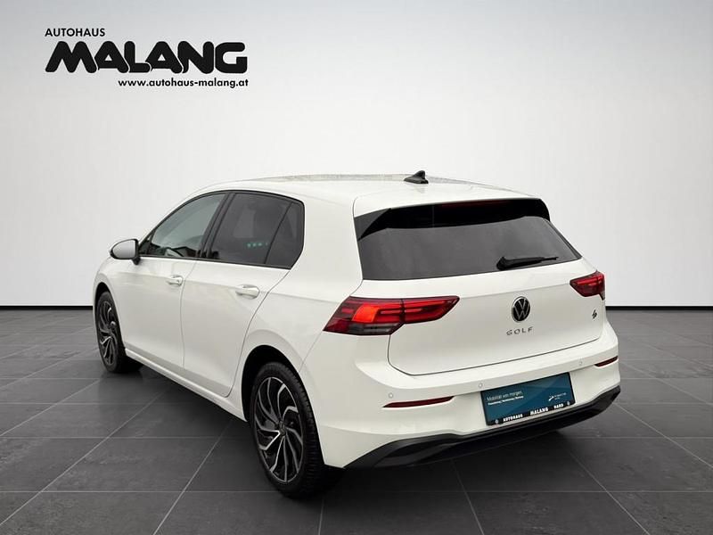 Gebraucht VW Golf 110 PS (80 kW) 2024 Weiß Limousine
