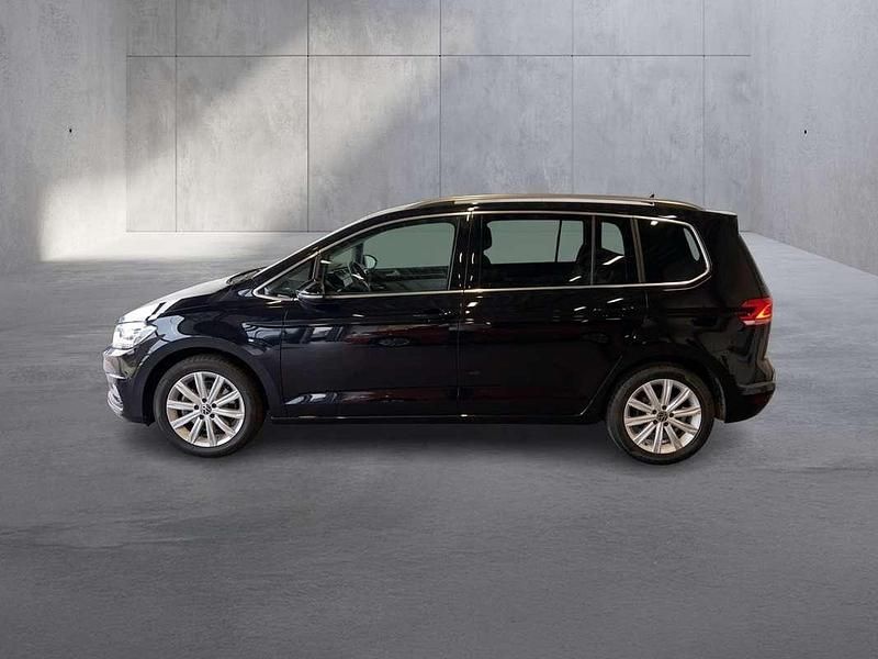 Gebraucht VW Touran Highline 150 PS (110 kW) 2024 Schwarz Van / Kleinbus