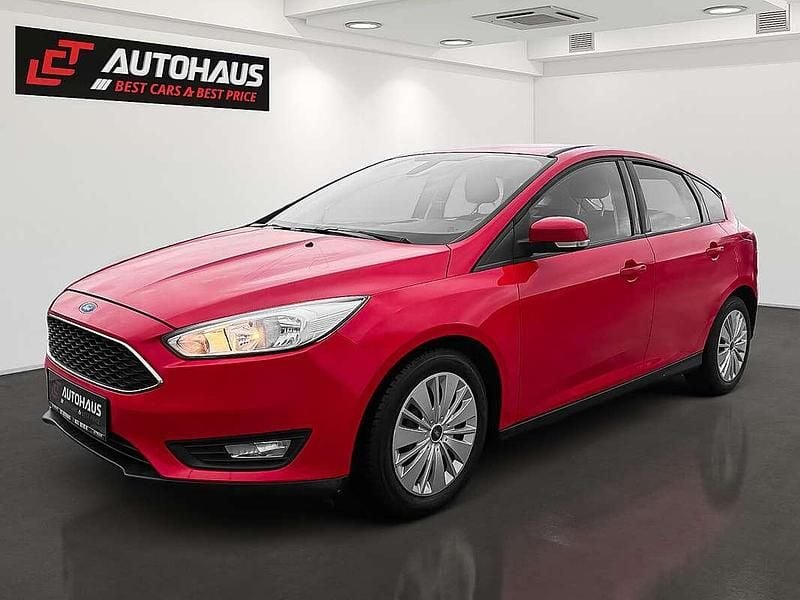 Gebraucht Ford Focus Trend 101 PS (74 kW) 2016 Rot Limousine