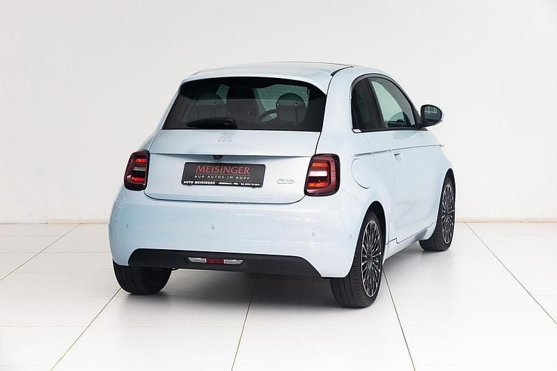 Gebraucht Fiat 500e La Prima 86 kW (118 PS) 2023 Blau Kleinwagen