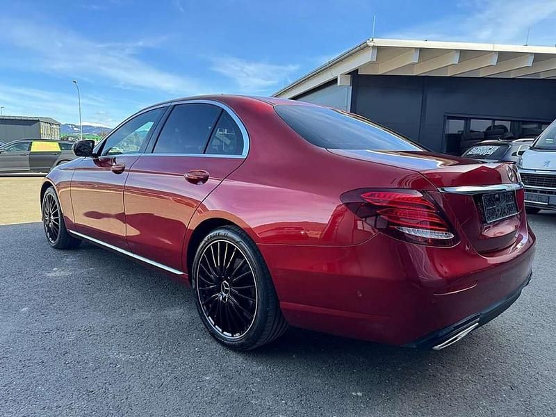 Gebraucht Mercedes E200 Avantgarde 184 PS (135 kW) 2018 Rot Limousine