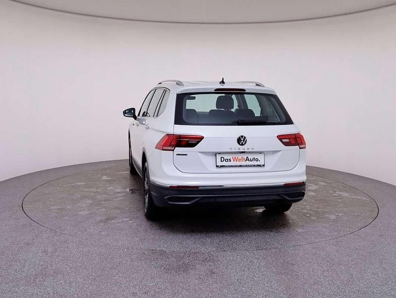 Gebraucht VW Tiguan Allspace Life 150 PS (110 kW) 2023 Weiss  normal SUV
