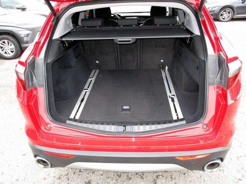 Gebraucht Alfa Romeo Stelvio 189 PS (139 kW) 2022 Rot SUV