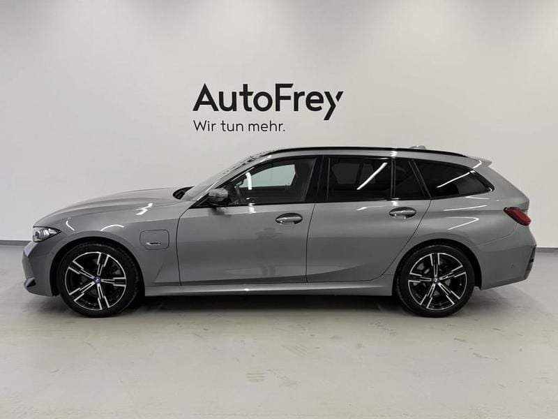 Gebraucht BMW 320e Shadowline 163 PS (119 kW) 2023 Grau Kombi