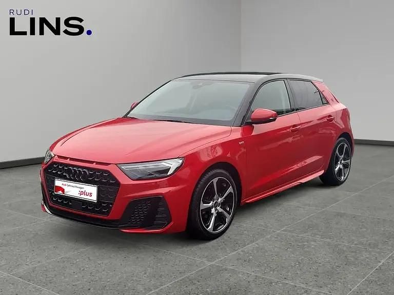 Mittelrot normal Gebraucht 2025 Audi A1 Sportback S-Line Kleinwagen | € 27.990 (Teuer) - Bild 1/4