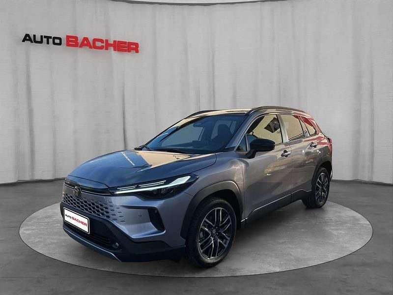 Silber Gebraucht 2025 Toyota Corolla Cross Active SUV | € 40.790 (Fairer Preis) - Bild 1/4