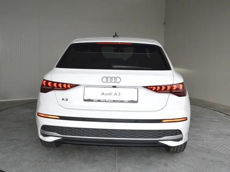 Neu Audi A3 Ambiente 116 PS (85 kW) 2025 Weiss  normal Limousine