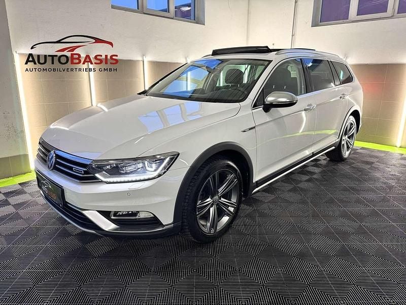 Weiß Gebraucht 2018 VW Passat Alltrack Kombi | € 17.990 (Fairer Preis) - Bild 1/4