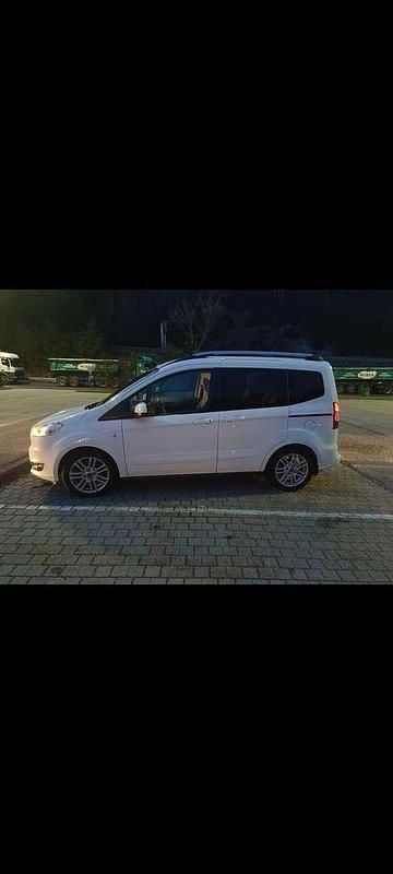 Gebraucht Ford Tourneo Titanium 101 PS (74 kW) 2017 Weiß Kombi