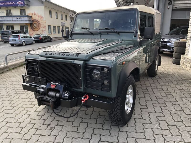 Grün Gebraucht 2013 Land Rover Defender SUV | € 37.490 (Fairer Preis) - Bild 1/4