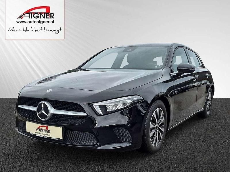 Schwarz Gebraucht 2021 Mercedes A160 Limousine | € 22.490 (Fairer Preis) - Bild 1/4