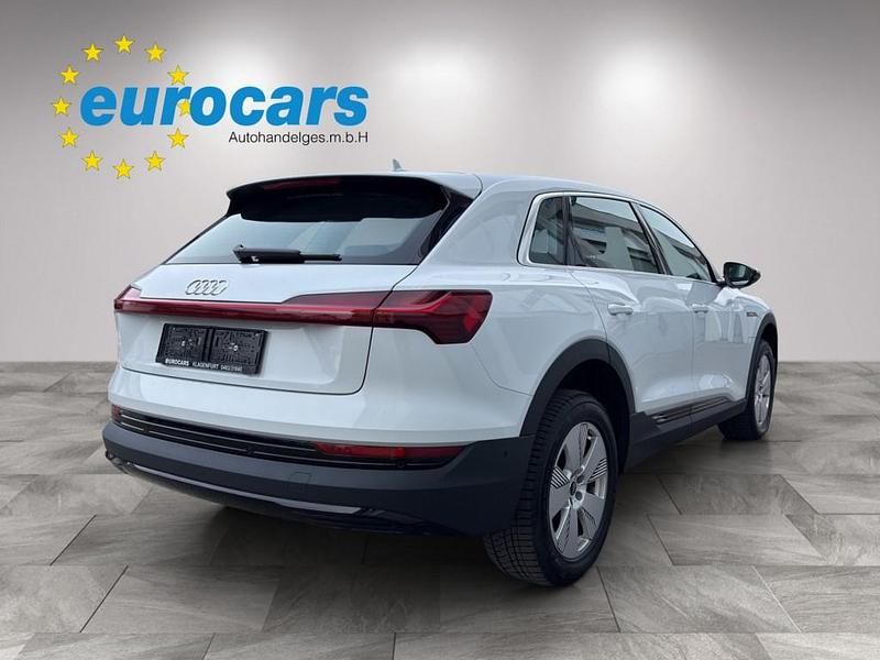Gebraucht Audi e-tron Basis 230 kW (313 PS) 2021 Weiß SUV