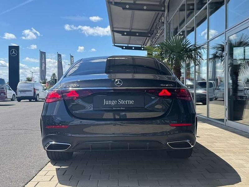 Gebraucht Mercedes E220 197 PS (144 kW) 2025 Grau Limousine