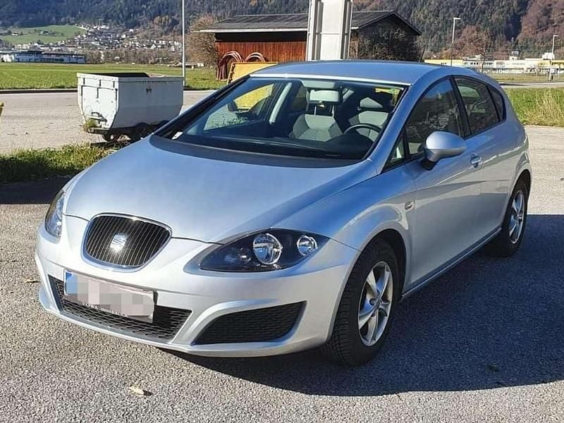 Silber Gebraucht 2009 Seat Leon Limousine | € 2.700 (Superpreis) - Bild 1/4