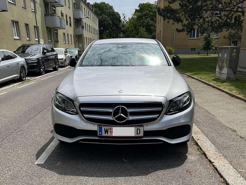Gebraucht Mercedes E220 Avantgarde 194 PS (142 kW) 2016 Grau Limousine