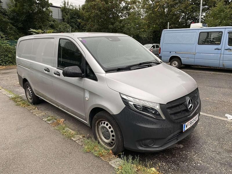 Gebraucht Mercedes Vito 163 PS (119 kW) 2018 Silber Van