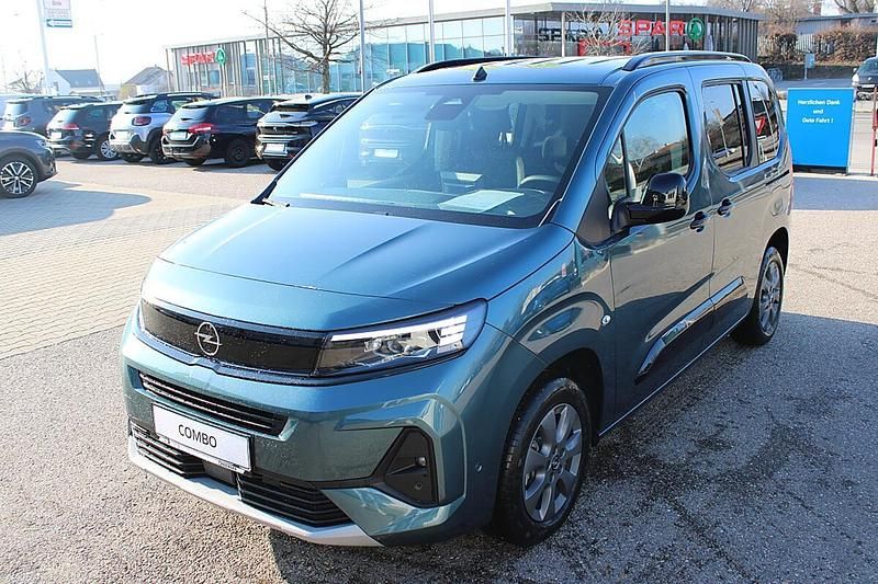 Neu Opel Combo 131 PS (96 kW) 2026 Blau Kombi