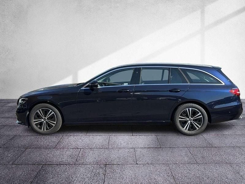 Gebraucht Mercedes E200 160 PS (117 kW) 2023 Blau Kombi