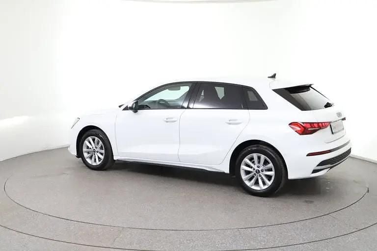 Neu Audi A3 Ambiente 116 PS (85 kW) 2025 Weiss  normal Limousine