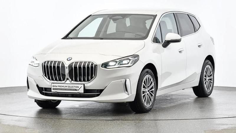 Mineralweiß Gebraucht 2024 BMW 218 Active Tourer Luxury Line Van / Kleinbus | € 32.990 (Superpreis) - Bild 1/4