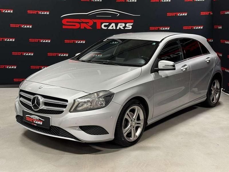 Grau Gebraucht 2013 Mercedes A180 Kleinwagen | € 11.999 - Bild 1/4