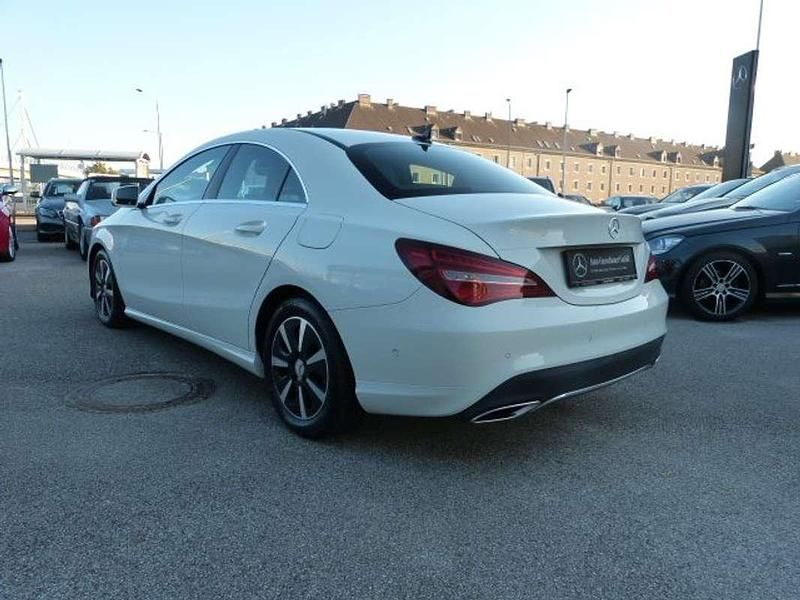 Gebraucht Mercedes CLA180 122 PS (89 kW) 2017 Weiß Limousine