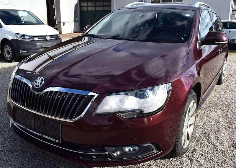 Rot Gebraucht 2013 Skoda Superb Elegance Kombi | € 10.990 (Fairer Preis) - Bild 1/4